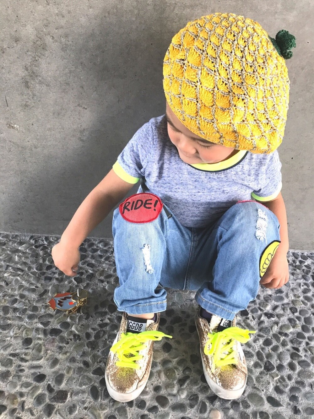 「パイナップル、2歳、息子、キッズコーデ、kidsfashion、pineapple、summer、kids、ベレー帽、86cm」｜「GUCCIのアイテム（ハンチング/ベレー帽、イエロー系）」を使った、A.Y.Hさん（キッズ・74cm）の夏コーディネートの1枚目の写真