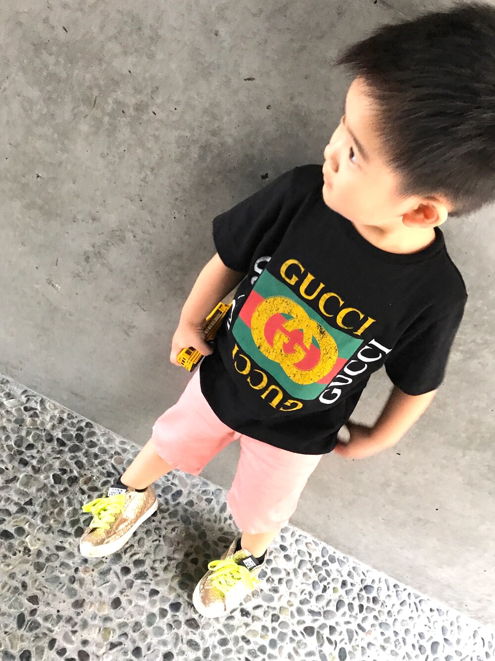 「2歳、kidsfashion、息子、男の子、Tシャツ、ハーフパンツ、ピンク、ブラック、GGDB、summer」｜「GUCCIのアイテム（Tシャツ/カットソー、ブラック系）」を使った、A.Y.Hさん（キッズ・74cm）の夏コーディネートの1枚目の写真