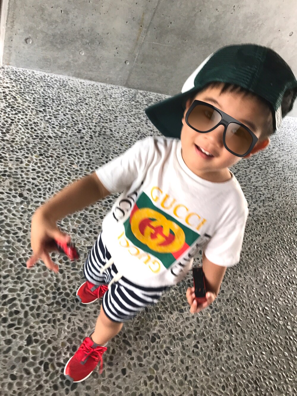 「ボーダー、男の子、息子、ホワイト、red、white、キャップ、2歳、90cm、kidsfashion」｜「GUCCIのアイテム（Tシャツ/カットソー、ホワイト系）」を使った、A.Y.Hさん（キッズ・74cm）の夏コーディネートの1枚目の写真