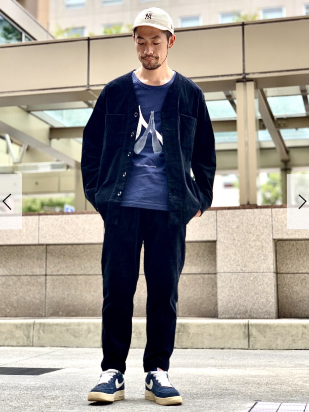「URBAN RESEARCH、URBAN RESEARCH ROSSO、urban research rosso men、コーデュロイ、コーデュロイパンツ、オールブラック、ノーカラージャケット、秋コーデ、セットアップ、カジュアル」｜「URBAN RESEARCH ROSSO MENのノーカラーコーデュロイジャケット（ノーカラーコート、ブラック系）」を使った、ROSSO MENさん（メンズ・173cm）の秋コーディネートの1枚目の写真