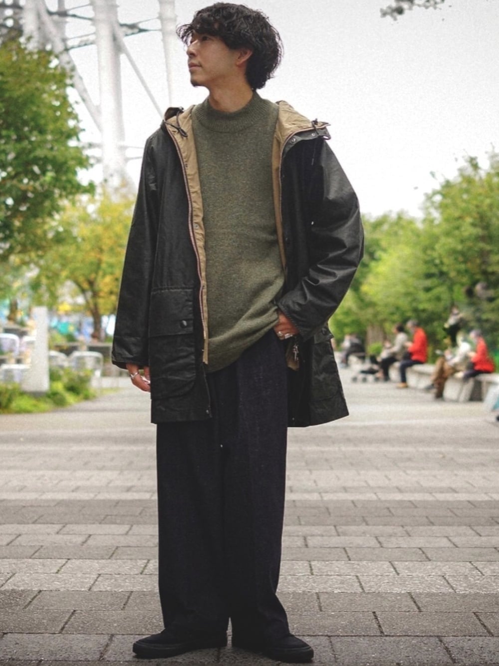 「URBAN RESEARCH、URBAN RESEARCH ROSSO、urban research rosso men、デニム、ウールニット、ニット、カーキ、秋のコーデ、シンプル、ビッグシルエット」｜「URBAN RESEARCH ROSSO MENのハミルトンラムズウールモックネックプルオーバー（ニット/セーター、グリーン系）」を使った、ROSSO MENさん（メンズ・173cm）の秋コーディネートの1枚目の写真