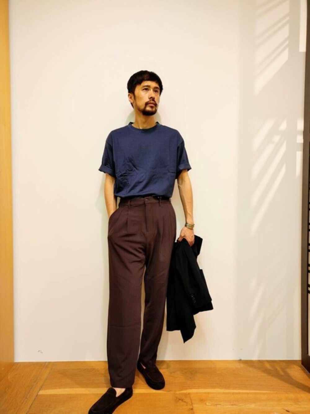 「ジャケット、Tシャツ、大人カジュアル、スリッポン、夏コーデ、URBAN RESEARCH、ゆるコーデ、今日のコーデ、おしゃれさんと繋がりたい、urban research rosso men」｜「URBAN RESEARCH ROSSO MENのメリノウールクルーネックTシャツ（Tシャツ/カットソー、ブルー系）」を使った、ROSSO MENさん（メンズ・178cm）の夏コーディネートの1枚目の写真