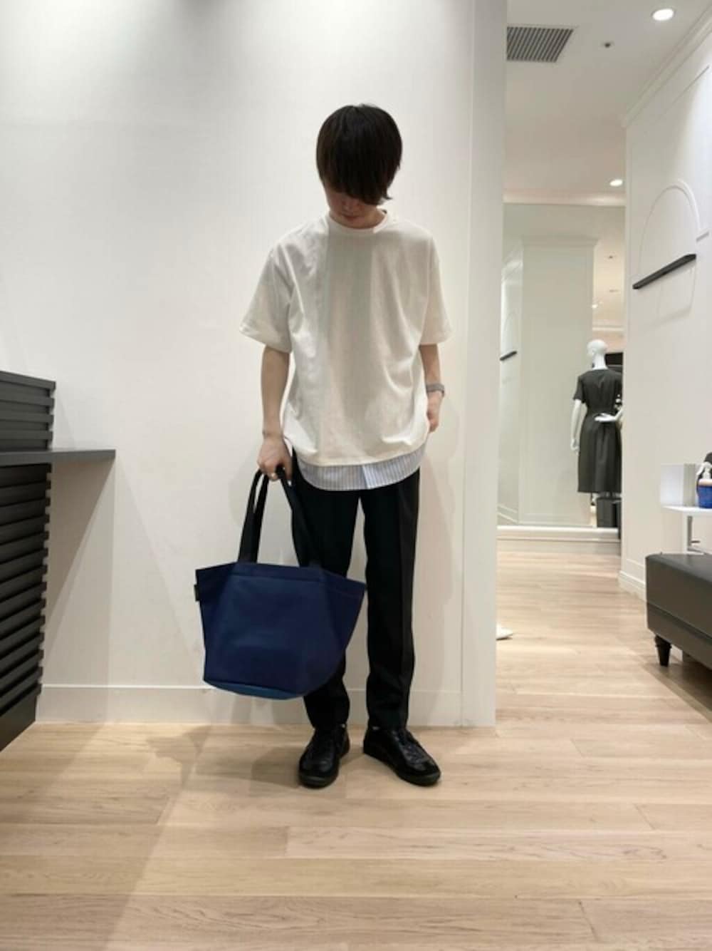 「スニーカー、トートバッグ、レイヤードスタイル、大人カジュアル、夏コーデ、URBAN RESEARCH、ゆるコーデ、今日のコーデ、おしゃれさんと繋がりたい、urban research rosso men」｜「URBAN RESEARCH ROSSO MENのレイヤードTシャツ（Tシャツ/カットソー、ホワイト系）」を使った、ROSSO MENさん（メンズ・174cm）の夏コーディネートの1枚目の写真