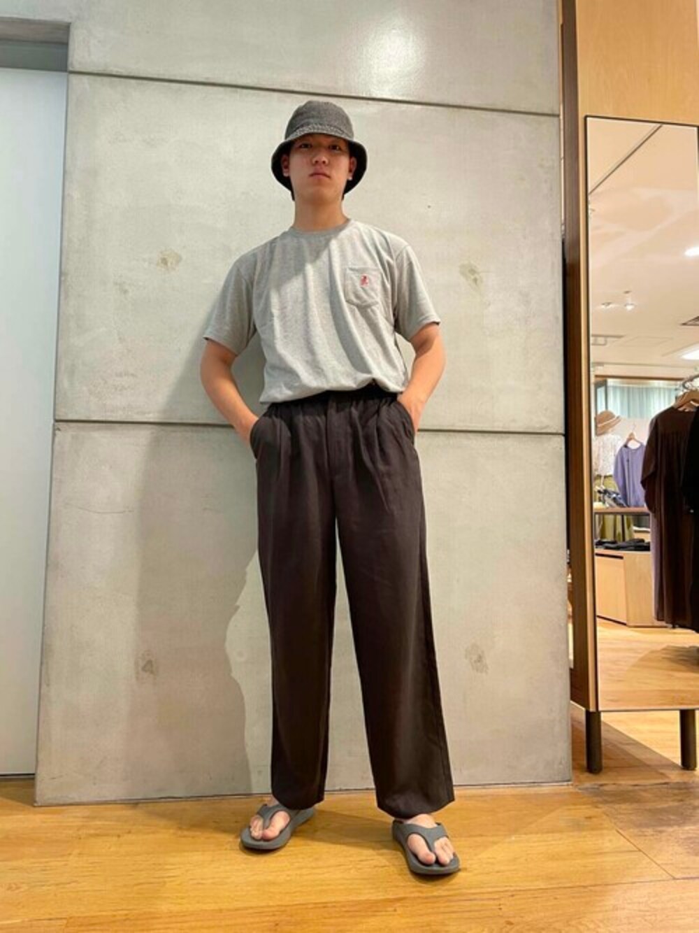 「Tシャツ、大人カジュアル、グラミチ、GRAMICCI、夏コーデ、URBAN RESEARCH、ゆるコーデ、今日のコーデ、おしゃれさんと繋がりたい、urban research rosso men」｜「Gramicciの【別注】GRAMICCI　DRY-XポケットTシャツ（Tシャツ/カットソー、グレー系）」を使った、ROSSO MENさん（メンズ・181cm）の夏コーディネートの1枚目の写真