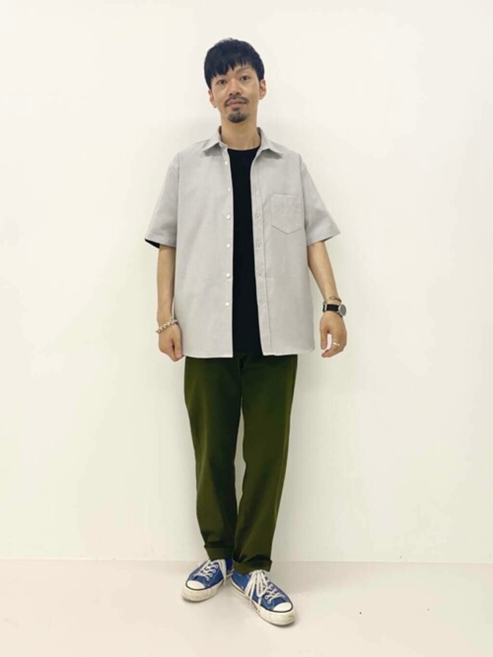 「チノパン、大人カジュアル、シャツスタイル、夏コーデ、URBAN RESEARCH、ゆるコーデ、今日のコーデ、おしゃれさんと繋がりたい、urban research rosso men」｜「URBAN RESEARCH ROSSO MENの【WEB限定】スリムテーパードアンクルチノパンツ（チノパンツ、グリーン系）」を使った、ROSSO MENさん（メンズ・172cm）の夏コーディネートの1枚目の写真