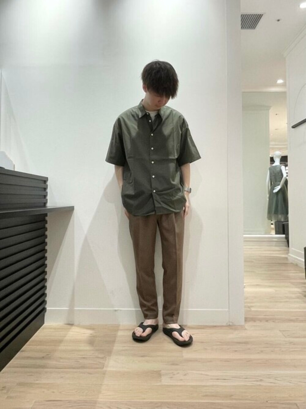 「大人カジュアル、サンダル、シャツスタイル、夏コーデ、URBAN RESEARCH、ゆるコーデ、今日のコーデ、おしゃれさんと繋がりたい、urban research rosso men」｜「URBAN RESEARCH ROSSO MENのECOVEROオーバー半袖シャツ（シャツ/ブラウス、グリーン系）」を使った、ROSSO MENさん（メンズ・174cm）の夏コーディネートの1枚目の写真
