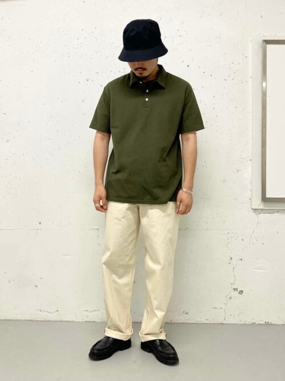 「チノパン、大人カジュアル、カーキ、ポロシャツ、夏コーデ、URBAN RESEARCH、ゆるコーデ、今日のコーデ、おしゃれさんと繋がりたい、urban research rosso men」｜「URBAN RESEARCH ROSSO MENの【WEB限定】ハイパフォーマンス鹿の子ポロシャツ（ポロシャツ、グリーン系）」を使った、ROSSO MENさん（メンズ・169cm）の夏コーディネートの1枚目の写真