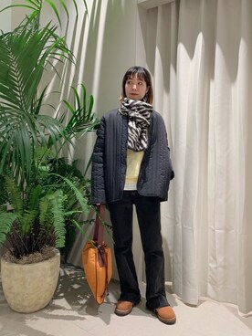 「ブラックデニム」｜「アイテム（ノーカラージャケット）」を使った、つなしまあゆみさん（レディース・153cm）の冬コーディネート