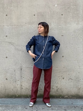 「ダンガリーシャツ」｜「アイテム（アクセサリー）」を使った、つなしまあゆみさん（レディース・153cm）の冬コーディネート
