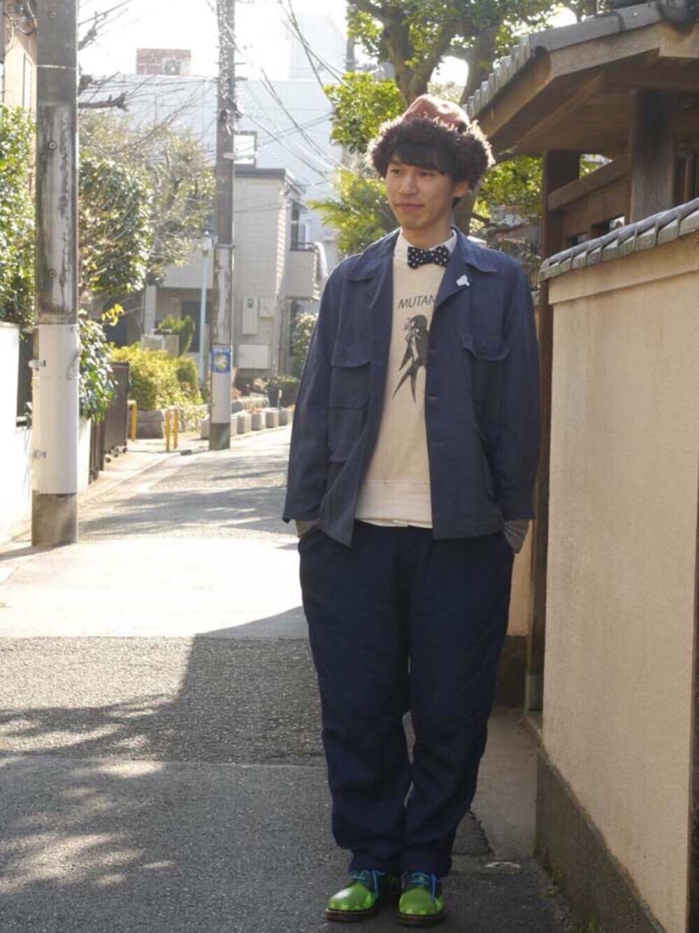 「NIRAME.CO、hihihi、Dr.Martens、タートルズ、mutant、蝶ネクタイ」｜「NIRAME.COの箸休めしゃつ。（シャツ/ブラウス、その他）」を使った、まなとさん（メンズ・181cm）の冬コーディネートの1枚目の写真