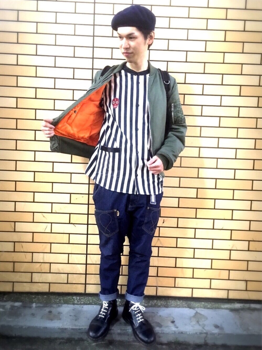 「MA-1、ベレー帽、ストライプ、シャツスタイル、サルエルパンツ、masterkey 、Dr.Martens」｜「masterkeyのmasterkey マスターキー 「OASIS」ユニセックス（シャツ/ブラウス、その他）」を使った、まなとさん（メンズ・181cm）の春コーディネートの1枚目の写真