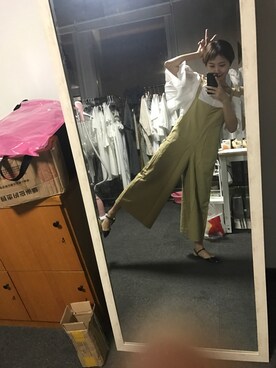「アイテム（つなぎ/オールインワン、ベージュ系）」を使った、NN娜塔鲨さん（レディース・160cm）の春コーディネート