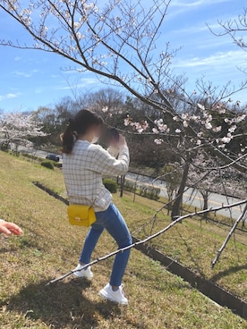 「花見コーデ」｜「アイテム（スニーカー）」を使った、na_naさん（レディース・155cm）の春コーディネート