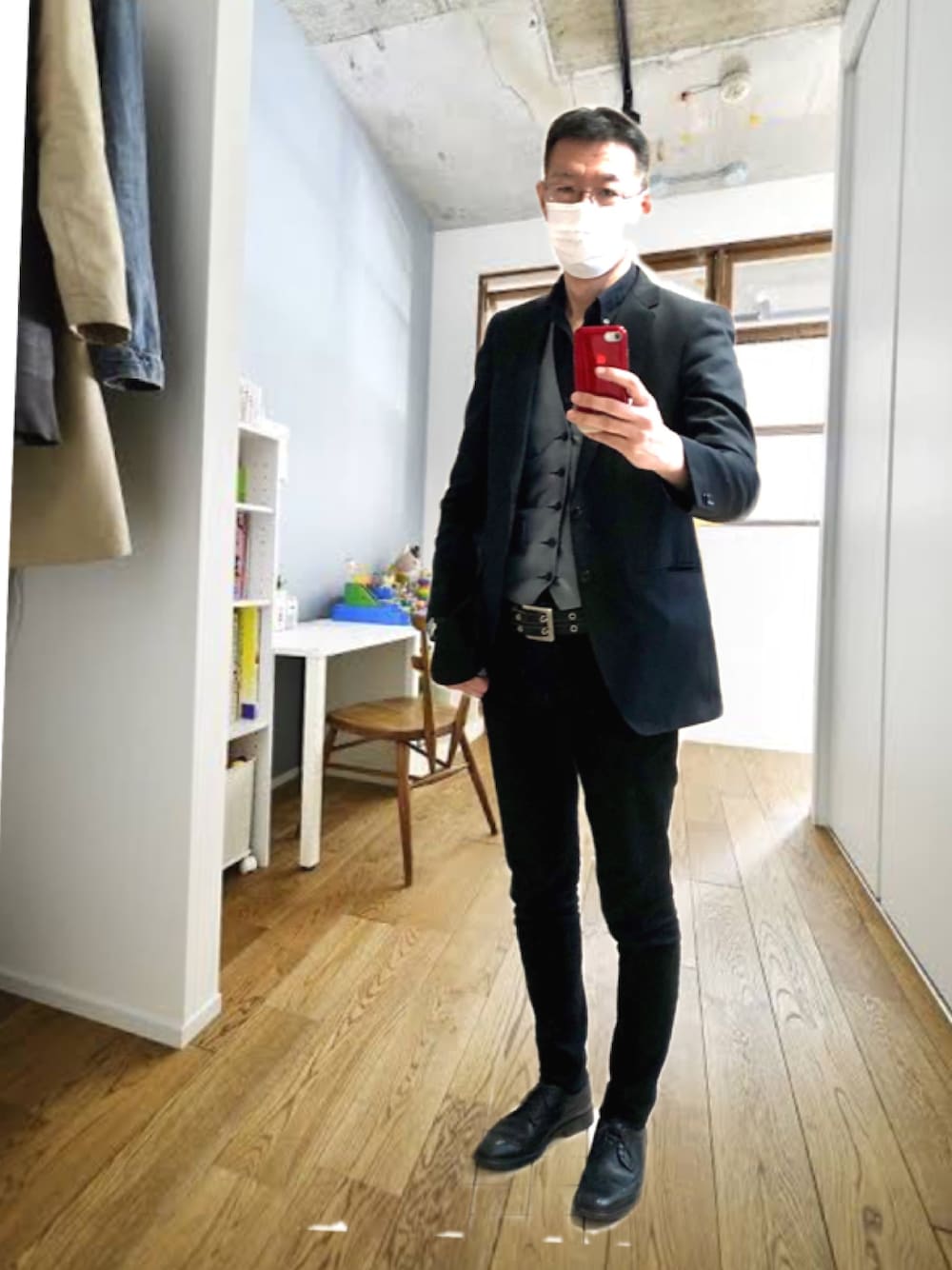 「スーツスタイル、ジャケット、ベスト、スキニーデニム」｜「LES MUESのアイテム（スーツセット、ブラック系）」を使った、Takaさん（メンズ・183cm）の春コーディネートの1枚目の写真