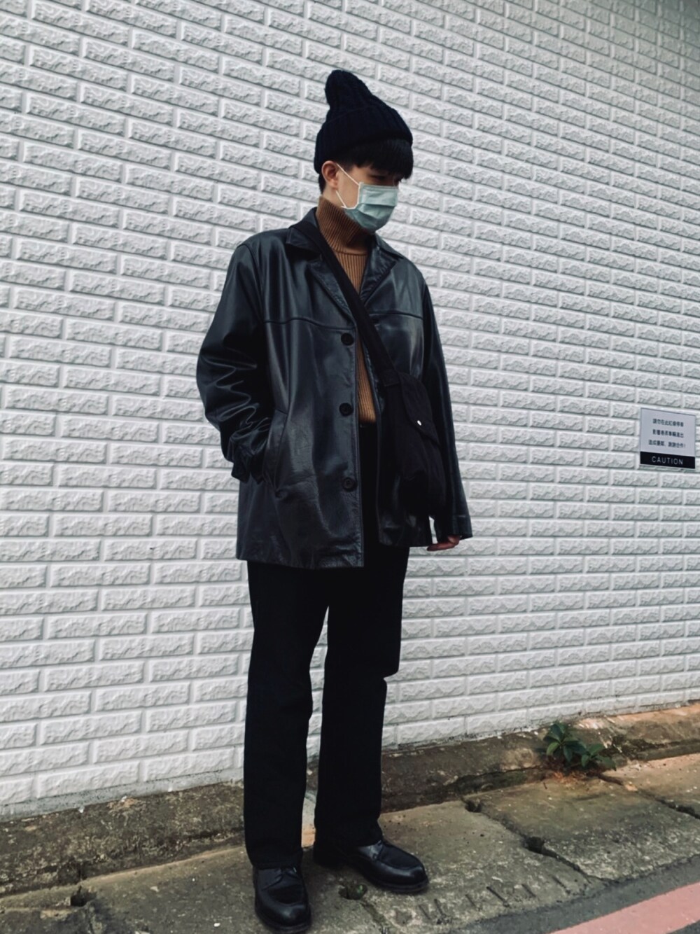 「ootd、街頭穿搭」｜「CA4LAのアイテム（ニットキャップ/ビーニー、ブルー系）」を使った、mjw0622さん（メンズ・173cm）の春コーディネートの1枚目の写真