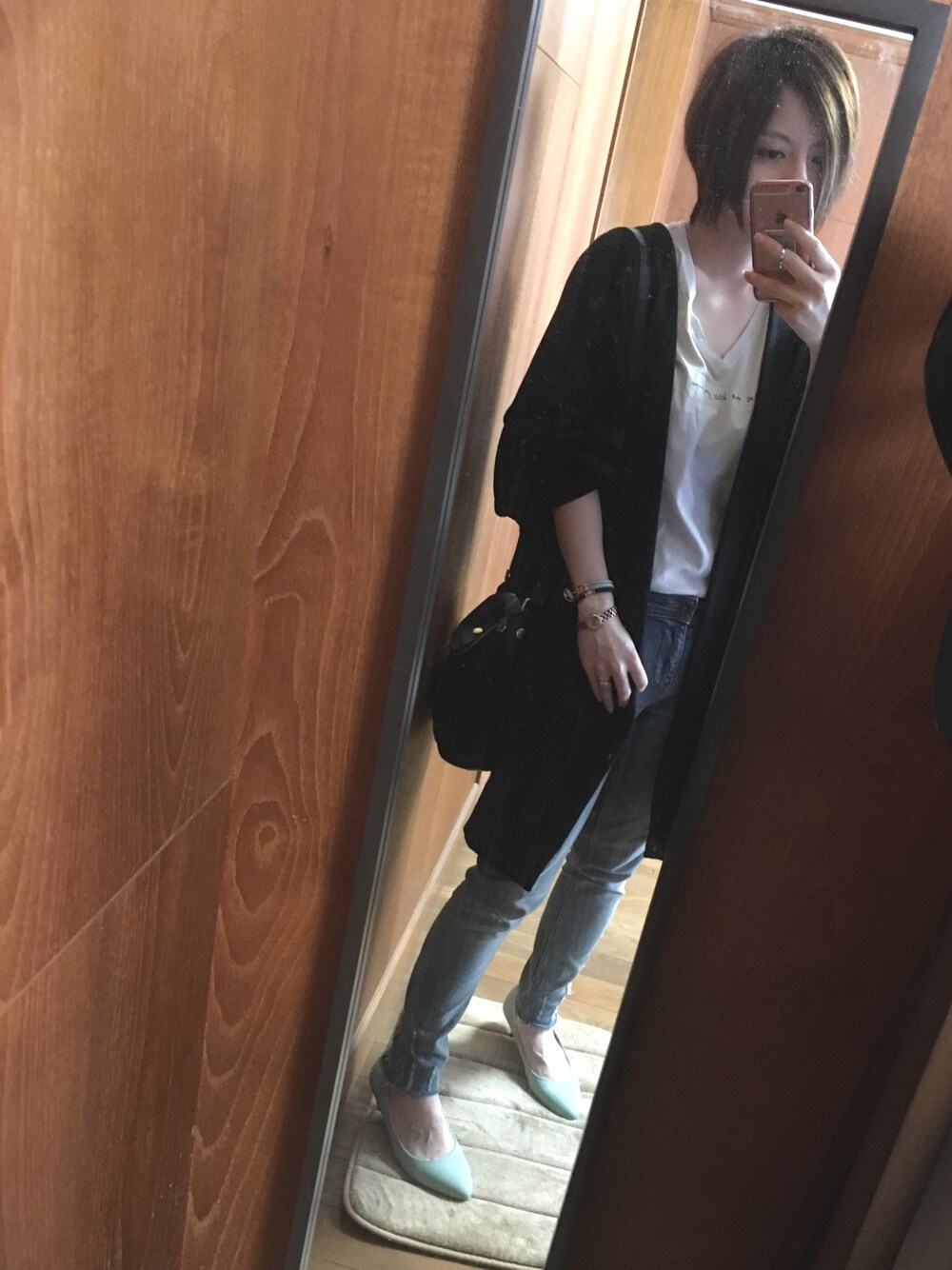 「カジュアル、春コーデ、ootd、オトナカジュアル、大人カジュアル」｜「AZUL by moussyのｵｰｶﾞﾆｯｸｺｯﾄﾝVﾈｯｸ半袖PO（Tシャツ/カットソー、ベージュ系）」を使った、YUKATONAKAIさん（レディース・157cm）の春コーディネートの1枚目の写真