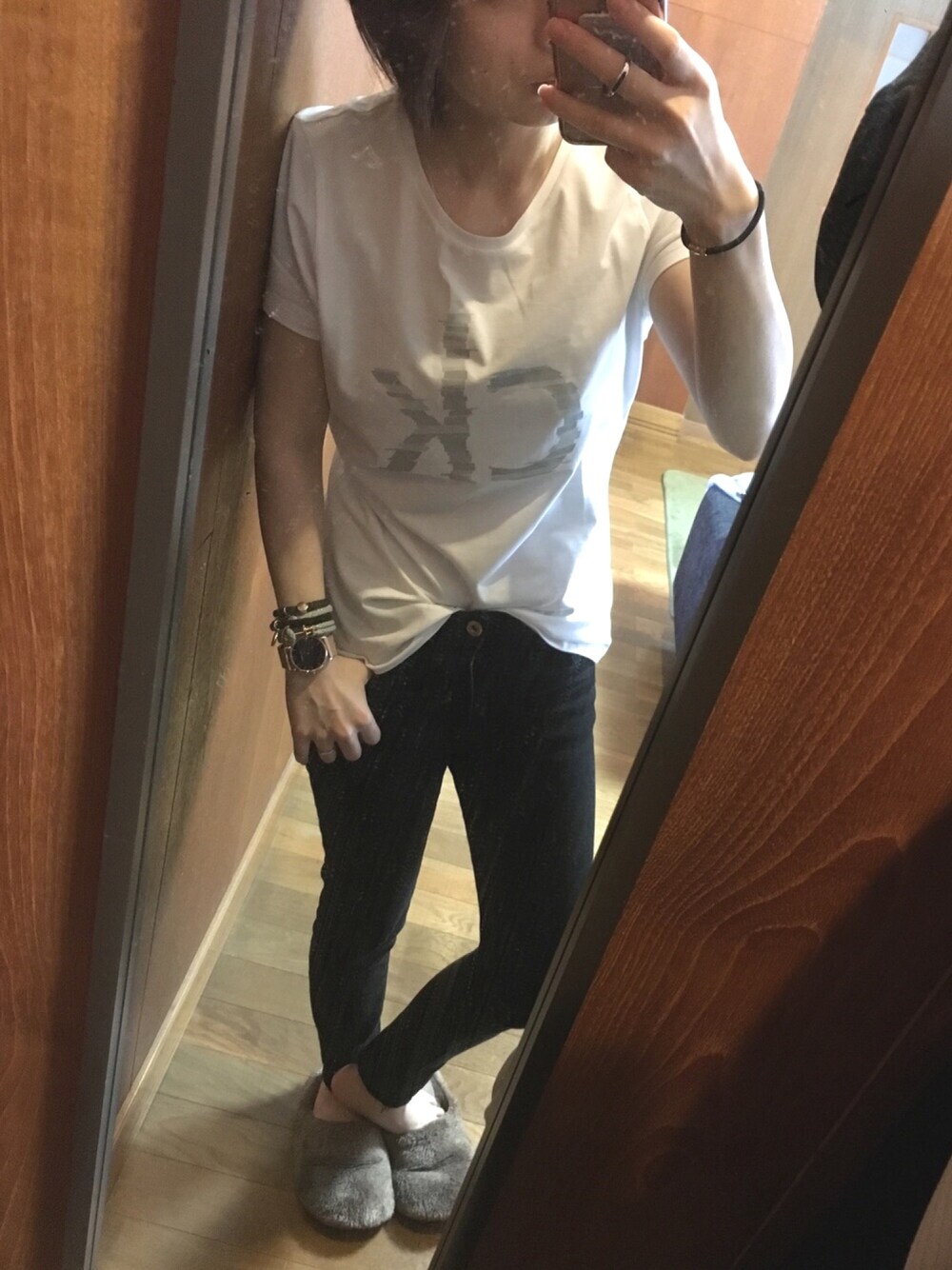 「休日スタイル、どシンプル、シンプル、Calvin Klein」｜「Calvin Klein JeansのブロークンファッションロゴTシャツ（Tシャツ/カットソー、ホワイト系）」を使った、YUKATONAKAIさん（レディース・157cm）の夏コーディネートの1枚目の写真