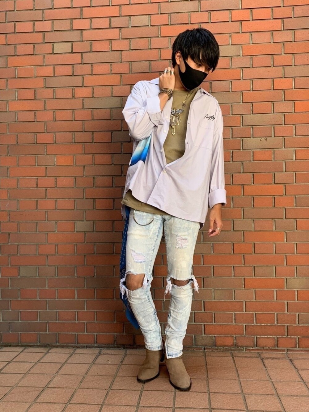 「秋のコーデ、今日のコーデ、ブーツ、ビッグシルエット、ストリート、ootd、おしゃれさんと繋がりたい、デニム、スキニーデニム、シャツスタイル」｜「FLAGSTUFFのアイテム（シャツ/ブラウス、パープル系）」を使った、SLICK_yoshiさん（メンズ・172cm）の秋コーディネートの1枚目の写真