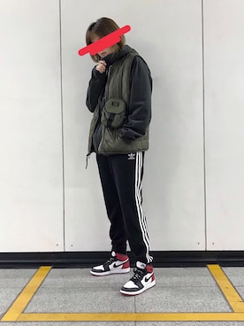 「Abercrombie&Fitch（アバークロンビーアンドフィッチ）のアイテム（ベスト）」を使った、福福福伊娃さん（レディース・168cm）の秋コーディネート