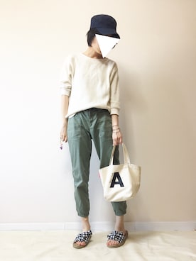 「クルーネックTシャツ」｜「アイテム（帽子）」を使った、ユキさん（レディース・158cm）の春コーディネート