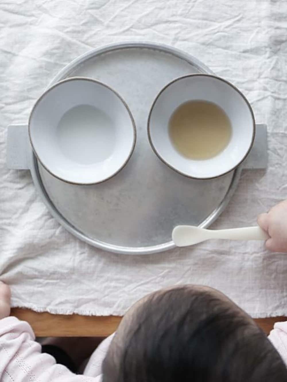 「シンプル、ベビー、マタニティ、インテリア、マタニティー、シンプルスタイル、食器、シンプルイズベスト、テーブルウェア」｜「sarasa designのb2c ブラッククレイ ボウル S（食器、ホワイト系）」を使った、sarasa design storeさん（レディース・162cm）の春コーディネートの1枚目の写真