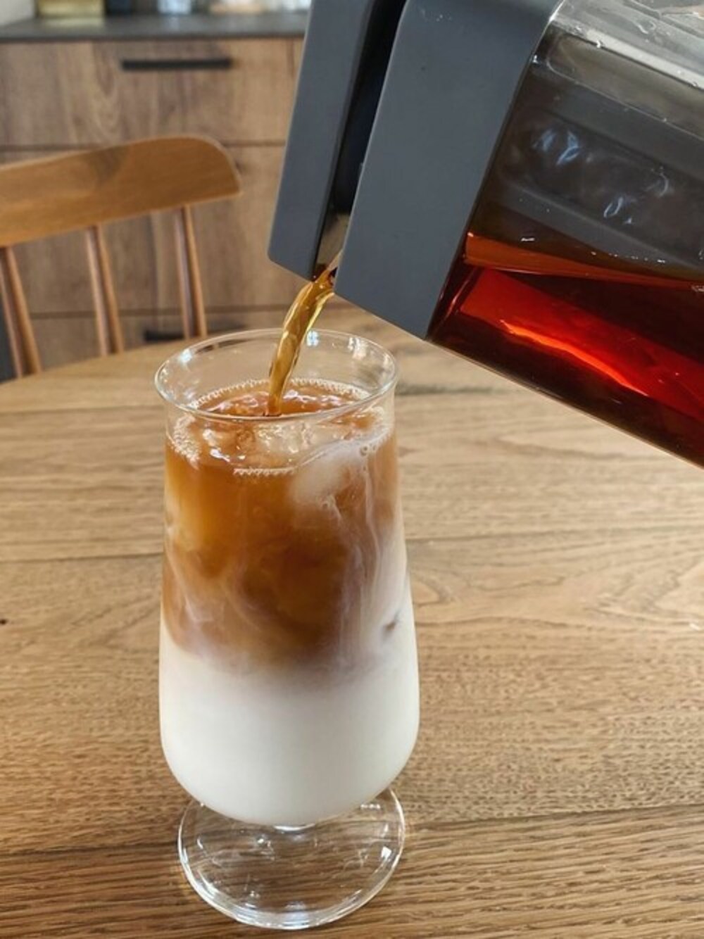 「コーヒー大好き、珈琲、ドリンク、コーヒータイム、珈琲タイム、水出しコーヒー、ウォータージャグ」｜「sarasa designのb2c ウォータージャグ 水出しフィルター付き（キッチンツール、ブラック系）」を使った、sarasa design storeさん（レディース・162cm）の夏コーディネートの1枚目の写真