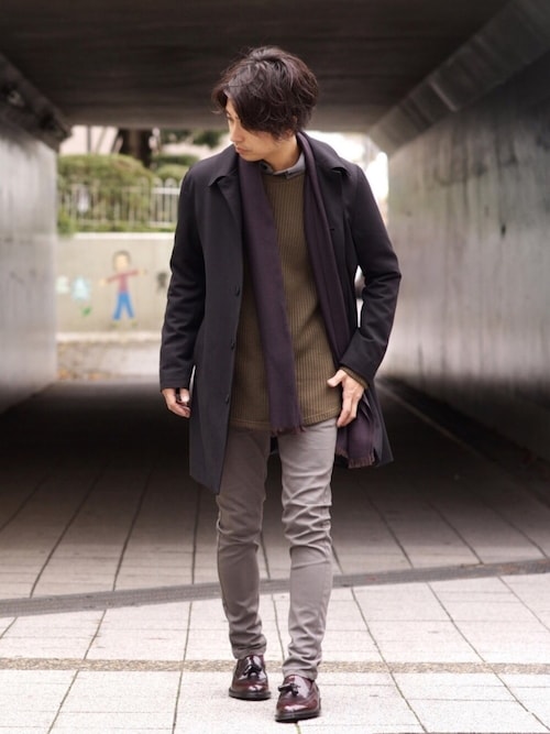 搭配插肩外套(黑色系)的男性時尚穿搭總 