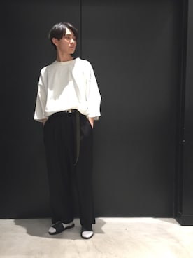 「ブラック×ホワイト」｜「アイテム（スラックス）」を使った、TAKATONさん（メンズ・171cm）の夏コーディネート