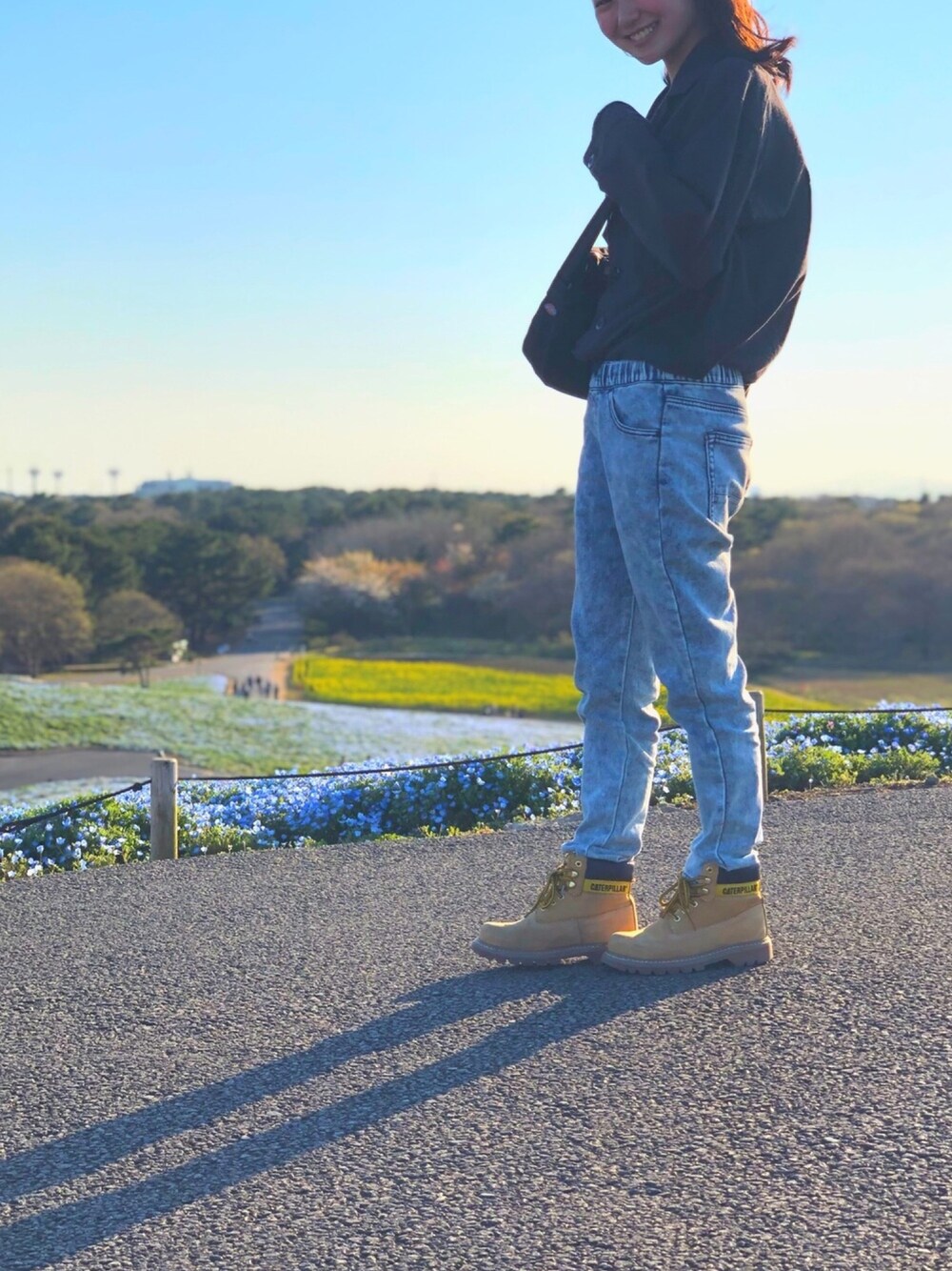 「ラクチンコーデ」｜「Right-onのアイテム（その他パンツ、ブルー系）」を使った、kazuさん（レディース・159cm）の春コーディネートの1枚目の写真