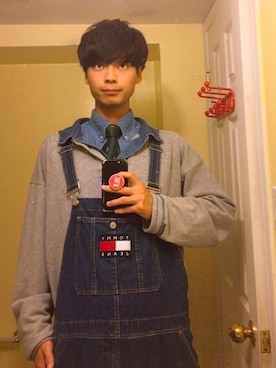 「tommy jeans（トミー ジーンズ）のアイテム（オールインワン・サロペット）」を使った、おーさわえいじさん（メンズ・181cm）の秋コーディネート