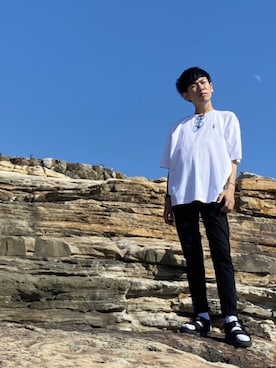 「FREAK'S STORE（フリークスストア）のRAGEBLUEのSTOPINGシャツ（Tシャツ/カットソー、ホワイト系）」を使った、ロテンブロ　小島しょーへいさん（メンズ・179cm）の夏コーディネート