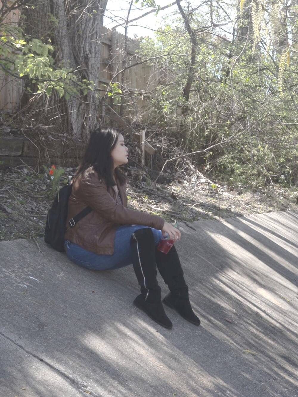 「outfit、denim、leather jacket、spring」｜「ARMANI EXCHANGEのアイテム（ライダースジャケット、ブラウン系）」を使った、Ysabelaさん（レディース・168cm）の春コーディネートの1枚目の写真