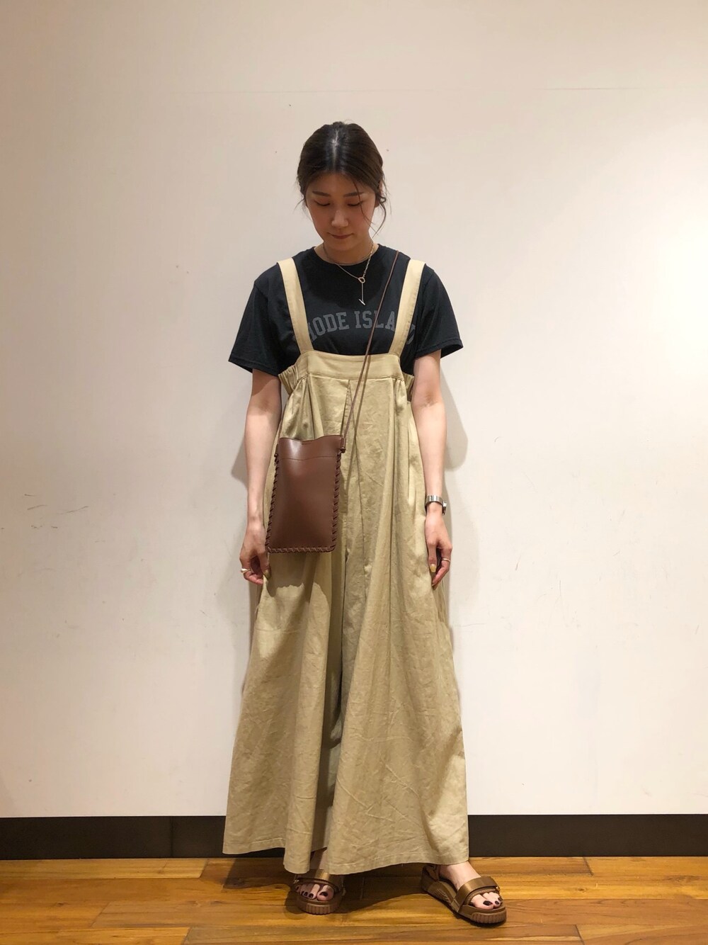 リネンコットンタックワイドサロペットを使ったショップスタッフの人気 