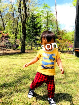 「RAGMART（ラグマート）のアイテム（Tシャツ/カットソー、イエロー系）」を使った、☺︎mihomarun☺︎さん（キッズ・80cm）の春コーディネート