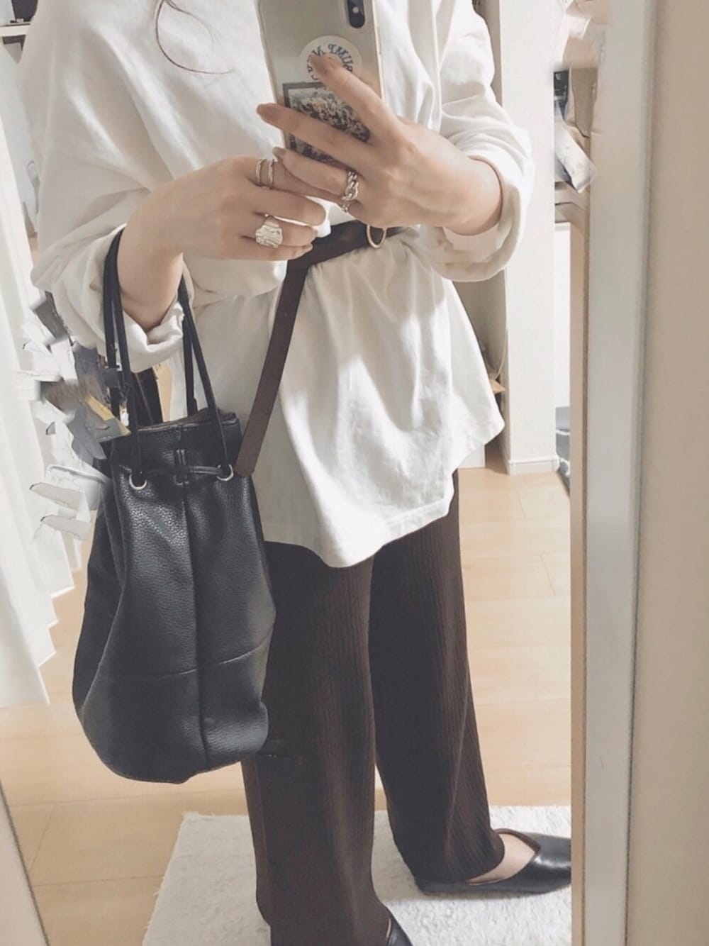 「シンプルコーデ、ブラウンパンツ、リブニットパンツ、オーバーサイズ、カットソー、バレエシューズ、低身長」｜「menueの【FW19新色追加】足首細見え 脚長効果もある 2WAY スクエアトゥ バブーシュ（パンプス、ブラック系）」を使った、tuuuさん（レディース・153cm）の秋コーディネートの1枚目の写真