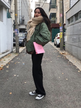 「H&M（エイチ・アンド・エム）のアイテム（その他パンツ、ブラック系）」を使った、a k a n eさん（レディース・167cm）の冬コーディネート