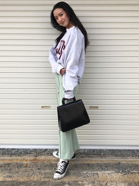 「SNIDEL（スナイデル）のスキニーシルエットパンツ（その他パンツ、グリーン系）」を使った、a k a n eさん（レディース・167cm）の春コーディネート