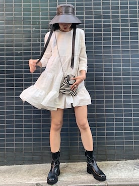 「ZARA（ザラ）のアイテム（ワンピース、ホワイト系）」を使った、a k a n eさん（レディース・167cm）の冬コーディネート