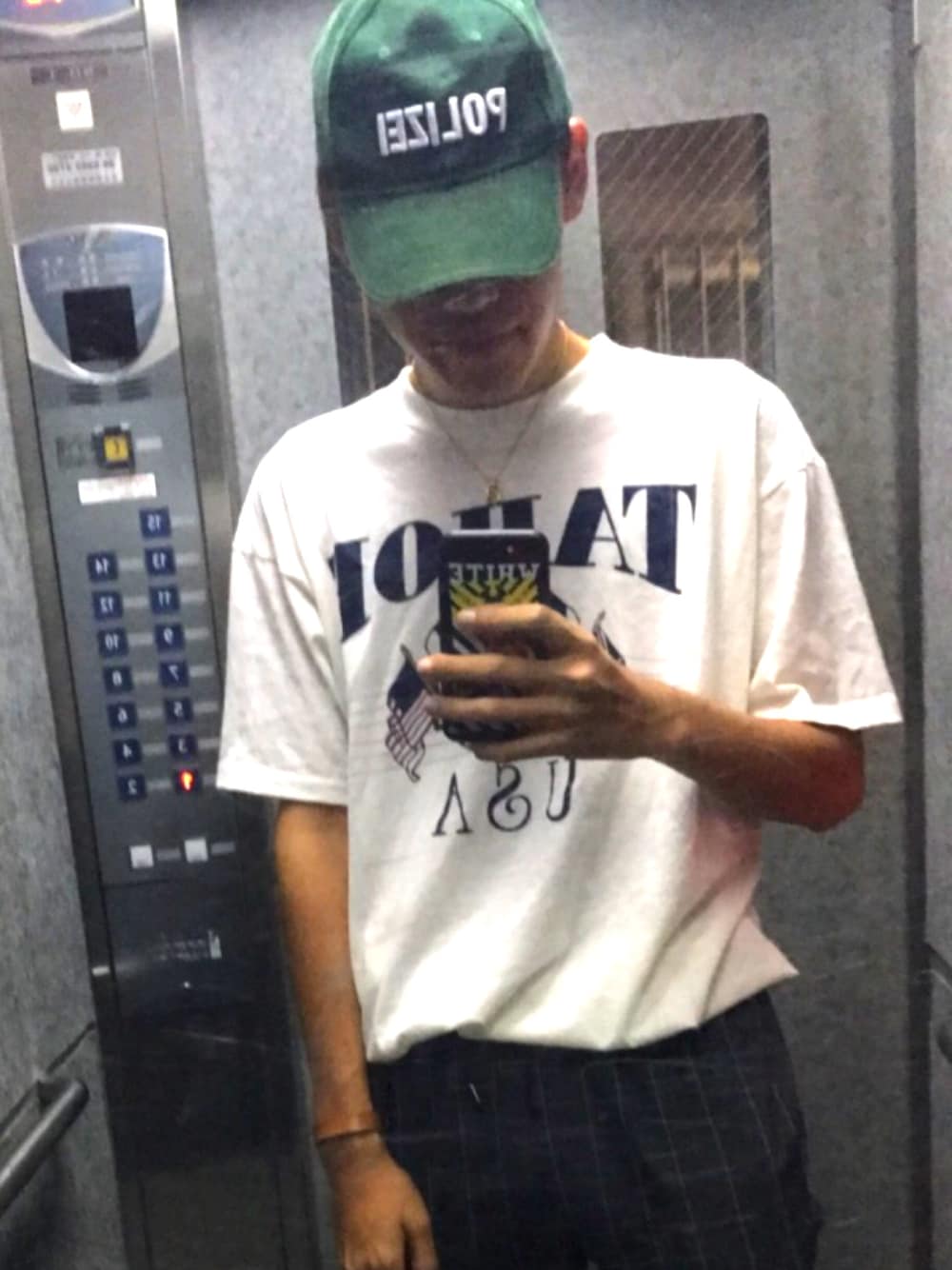 「vetements、Dior、IL BISONTE、エレベーター、休日スタイル、古着MIX、シンプル」｜「IL BISONTEのIL BISONTE / イルビゾンテ:プレーンブレス#（ブレスレット、ブラウン系）」を使った、Kaさん（メンズ・177cm）の夏コーディネートの1枚目の写真