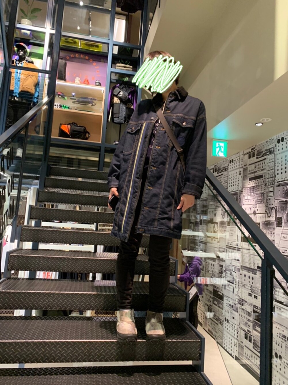 「オニツカタイガー」｜「Onitsuka Tigerのアイテム（デニムジャケット、ブルー系）」を使った、sam＊moriさん（レディース・167cm）の冬コーディネートの1枚目の写真