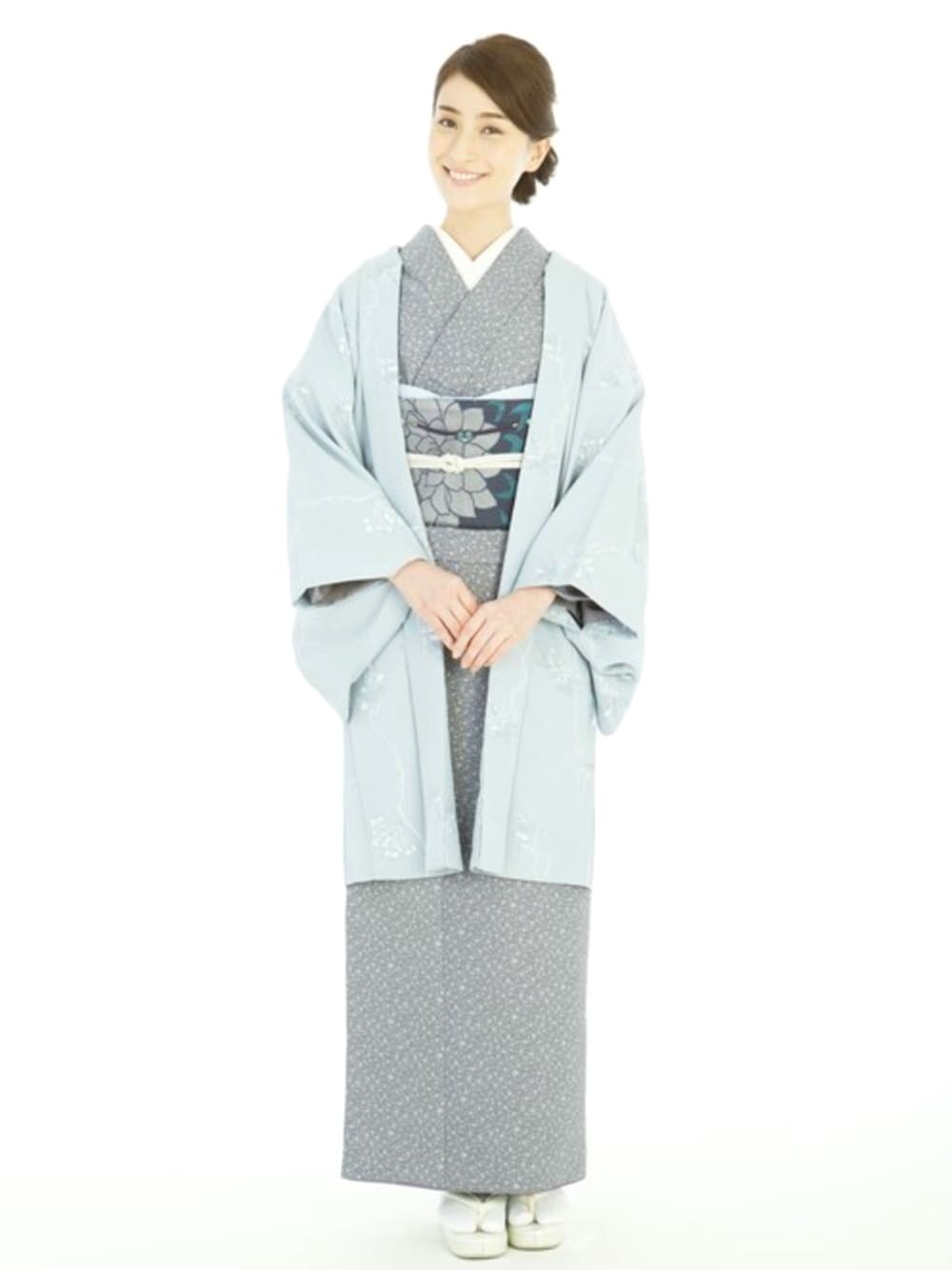 「着物、冬、寒色系、きもの、クール、淡色コーデ、帯、オトナ女子、着物女子、長羽織」｜「きもの遊び.netの長羽織（浴衣、ブルー系）」を使った、きもの遊び.netさん（レディース・165cm）の冬コーディネートの1枚目の写真