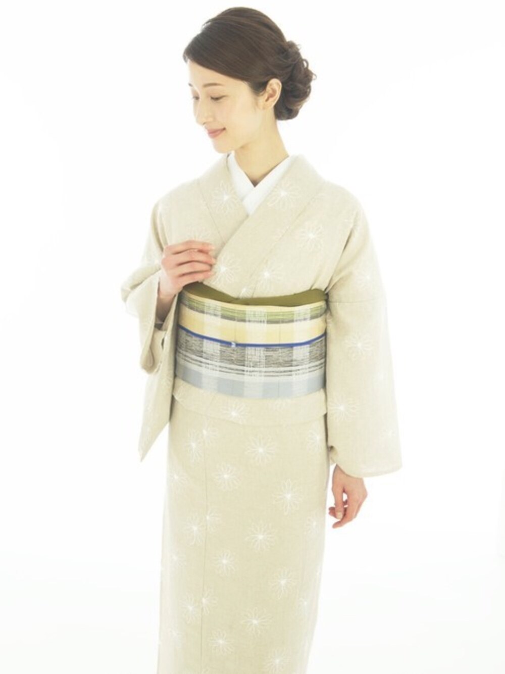 「ホワイト、ベージュ、花柄、刺繍、着物、綿麻、シック、オトナ女子、着物女子、きもの遊び.net」｜「きもの遊び.netの刺繍入綿麻きもの　プレタ（浴衣、ベージュ系）」を使った、きもの遊び.netさん（レディース・167cm）の春コーディネートの1枚目の写真