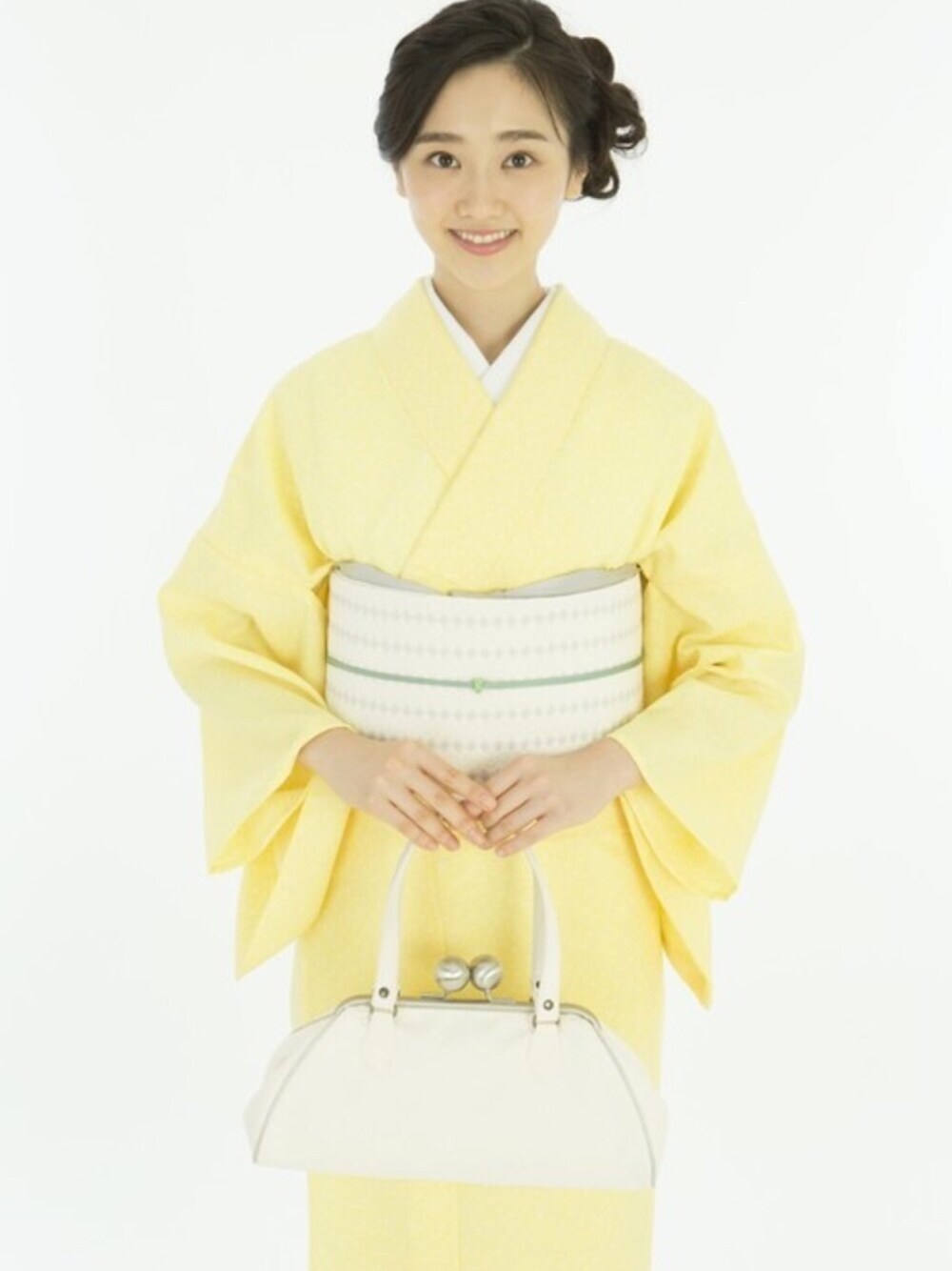 「グリーン、イエロー、着物、春コーデ、レモンイエロー、着物女子、着物コーデ、きもの遊び.net、唐花文様、唐花」｜「きもの遊び.netの単衣　プレタきもの（浴衣、イエロー系）」を使った、きもの遊び.netさん（レディース・168cm）の春コーディネートの1枚目の写真