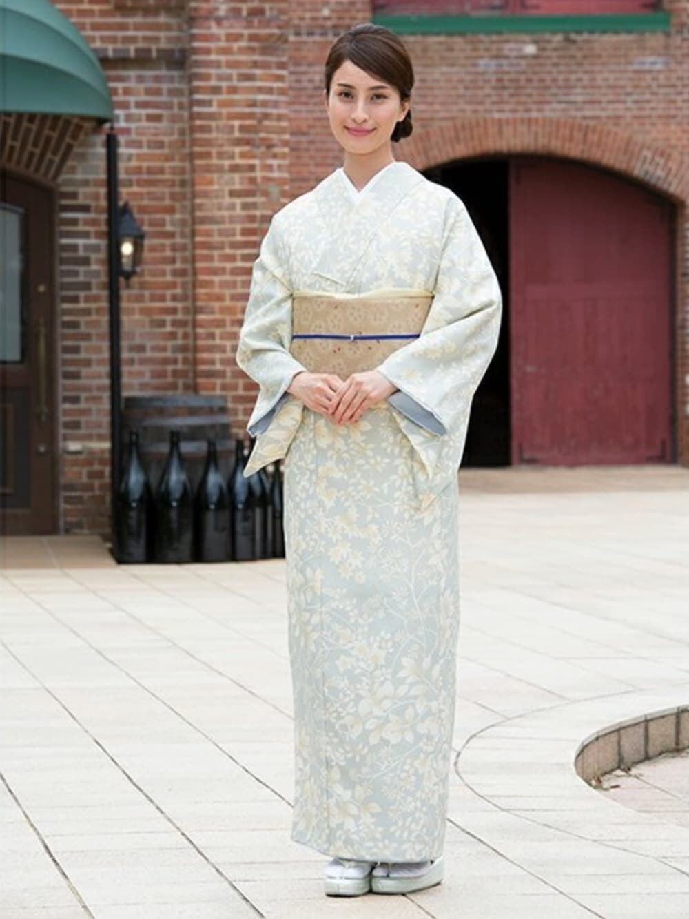 「ブルー、着物、水色、上品、きもの、小紋、着物コーデ、草花柄、浴衣屋さん.com、きもの遊び.net」｜「きもの遊び.netの洗えるきものプレタ2点セット（浴衣、ブルー系）」を使った、きもの遊び.netさん（レディース・166cm）の冬コーディネートの1枚目の写真