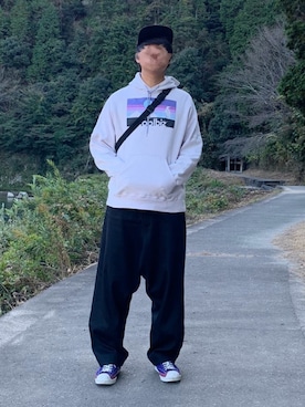 「DAIRIKU」｜「アイテム（キャップ）」を使った、Rockyさん（メンズ・177cm）の秋コーディネート