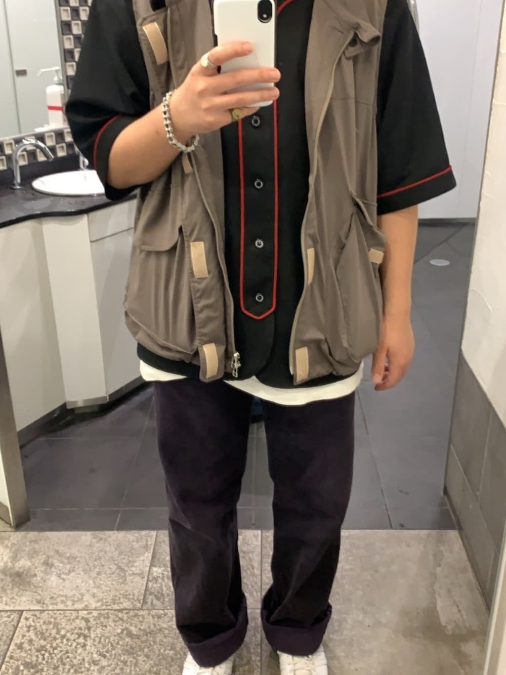 「ADANS、DAIRIKU、adidas、カラーデニム、ベースボールシャツ、白スニーカー、レイヤードスタイル、ベスト、デニム、ストリート」｜「adidas Originalsの＜adidas Originals(アディダス)＞ SUPERSTAR 80s RECON/スーパースター リコン（スニーカー、ホワイト系）」を使った、Rockyさん（メンズ・177cm）の夏コーディネートの1枚目の写真