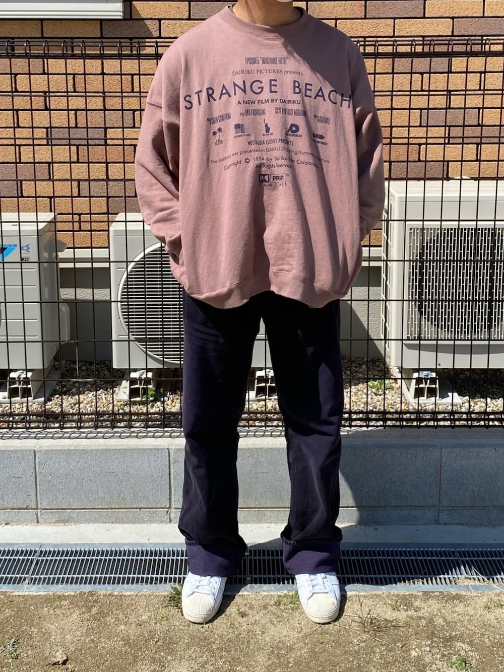「DAIRIKU、adidas、春コーデ、スウェット、白スニーカー、デニム、アメカジ、今日のコーデ、カジュアル、私の推しブランド」｜「adidas Originalsの＜adidas Originals(アディダス)＞ SUPERSTAR 80s RECON/スーパースター リコン（スニーカー、ホワイト系）」を使った、Rockyさん（メンズ・177cm）の春コーディネートの1枚目の写真