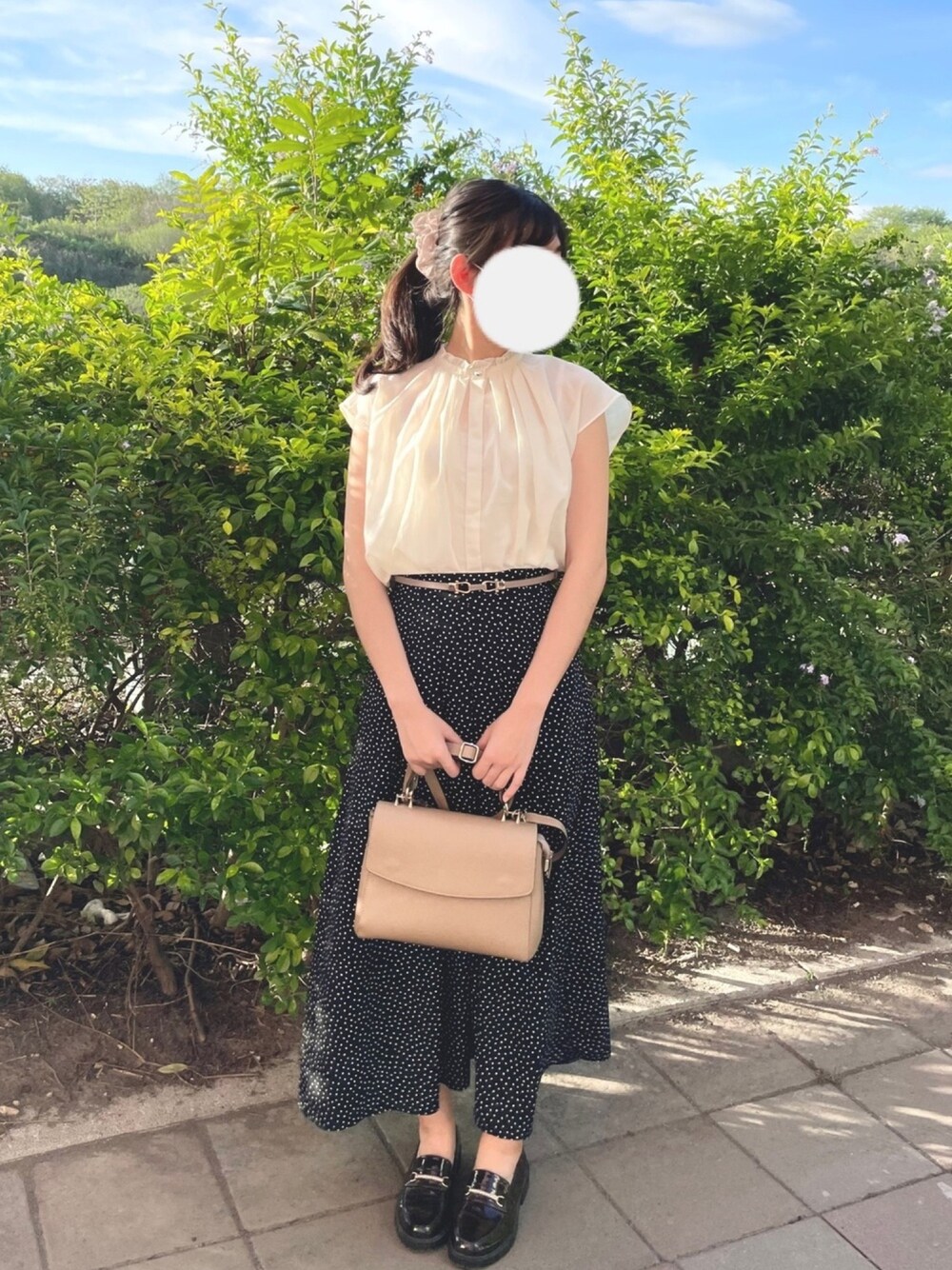 「couture broochの◆【WEB限定サイズ(LL)あり/手洗い可】フリルスタンドネックブラウス（シャツ/ブラウス、ホワイト系）」を使った、Yunaさん（レディース・165cm）の夏コーディネートの1枚目の写真