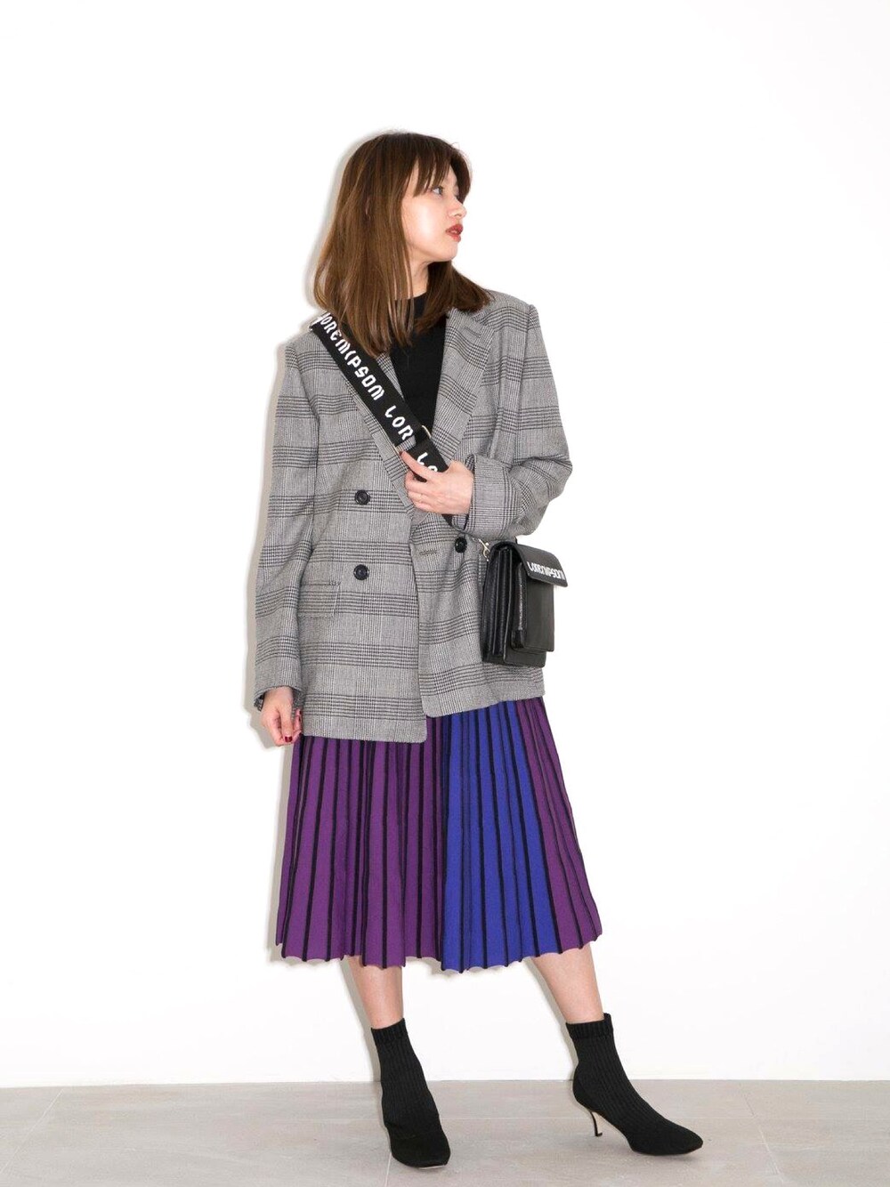 「FRAY I.D、フレイ アイディー(FRAY I.D)、ジャケット、ワンピース、チェック、ootd、プリーツ、秋冬、オトナ女子」｜「FRAY I.Dのカラーブロックプリーツワンピース（ワンピース、パープル系）」を使った、yuka777riさん（レディース・160cm）の秋コーディネートの1枚目の写真