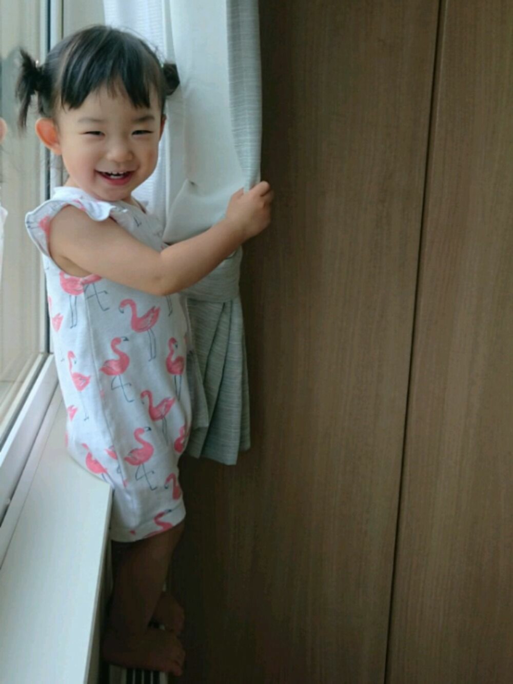 「kids、女の子、フラミンゴ柄、つなぎ、GAPbaby、gap kids、GAPコーデ、夏の終わりコーデ」｜「GAPのアイテム（つなぎ/オールインワン、ホワイト系）」を使った、caeさん（キッズ・80cm）の秋コーディネートの1枚目の写真
